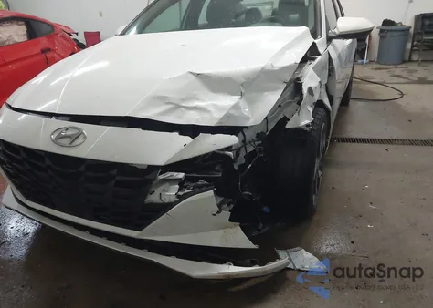 2023 Hyundai Elantra Sel z USA, uszkodzony, nr VIN 5NPLS4AG8PH086357